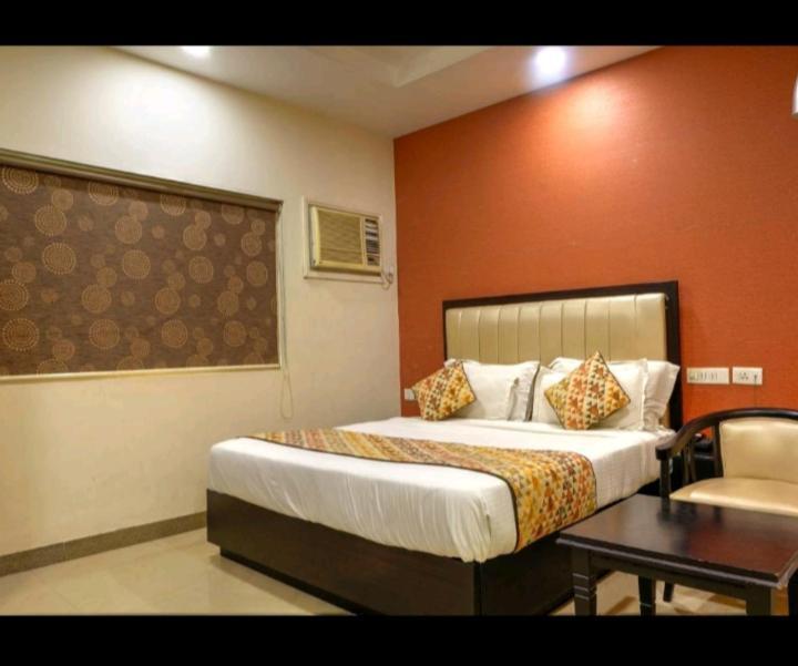 โฮเต็ล เดไวแรม พาเลซ Hotel อัครา ภายนอก รูปภาพ