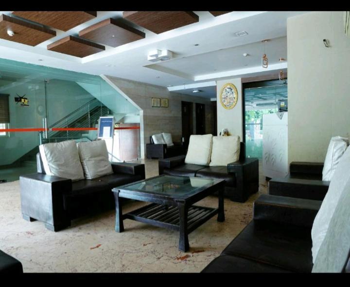 โฮเต็ล เดไวแรม พาเลซ Hotel อัครา ภายนอก รูปภาพ