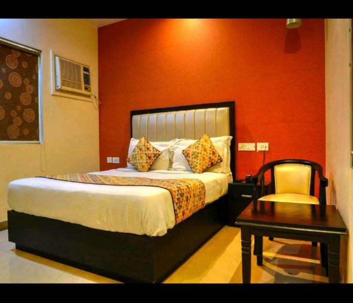 โฮเต็ล เดไวแรม พาเลซ Hotel อัครา ภายนอก รูปภาพ