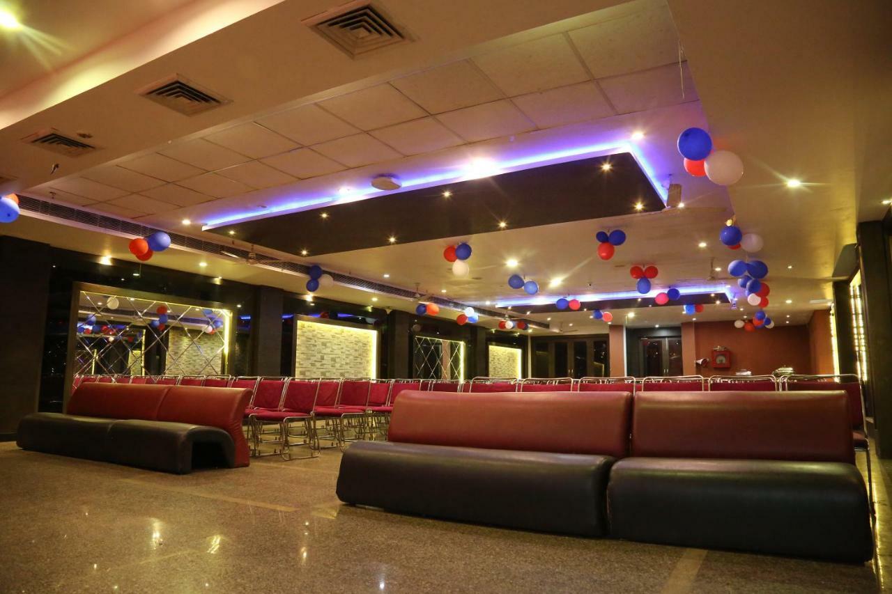 โฮเต็ล เดไวแรม พาเลซ Hotel อัครา ภายนอก รูปภาพ